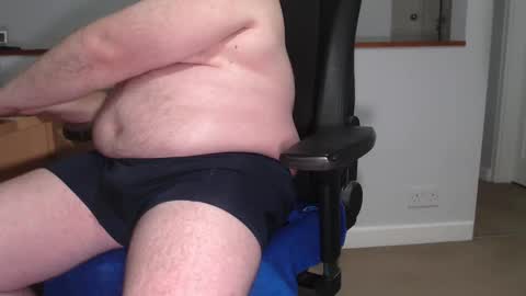 Snapshot of huggie_bear69 chatting on February 25, 7:09 am Huggie Bear online show from February 25, 7:09 am