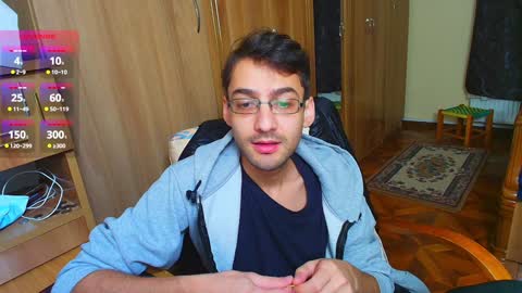 Snapshot of hungeddy chatting on December 7, 10:06 pm Eddy online show from December 7, 10:06 pm