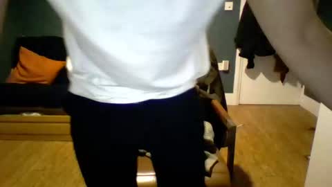 hunghard2004 online show from March 29, 6:19 pm