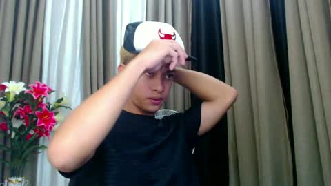 hunk_edward online show from June 27, 8:06 am
