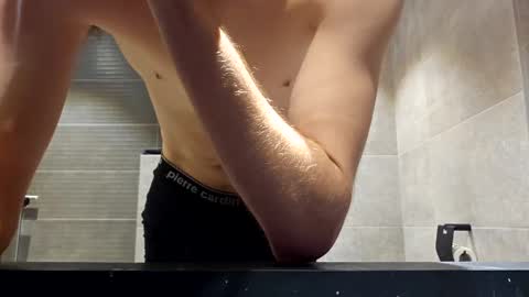 hutser8890 online show from December 18, 7:19 pm