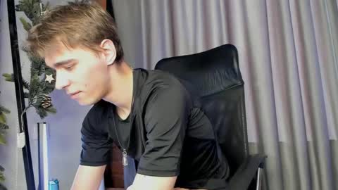 hyper_muse online show from May 14, 12:58 pm