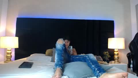 I A M   S M I T H S online show from February 23, 4:47 am