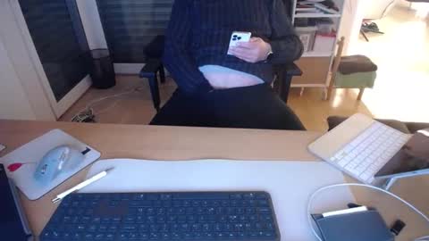 iandy12 online show from April 12, 9:38 pm