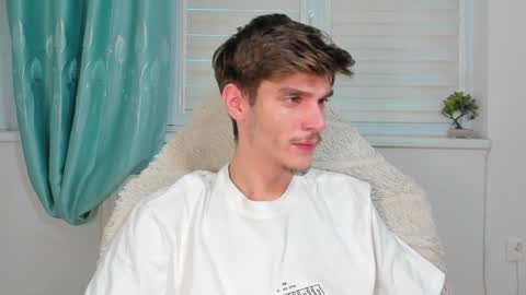 Snapshot of illusions888 chatting on February 3, 12:47 pm D-Illusion online show from February 3, 12:47 pm