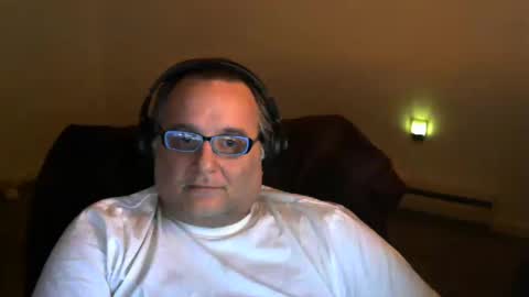 Snapshot of imkmac chatting on October 19, 5:45 am Kel online show from October 19, 5:45 am