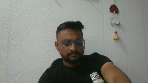 Snapshot of indianlover1433 chatting on October 23, 6:28 am Indian lover online show from October 23, 6:28 am