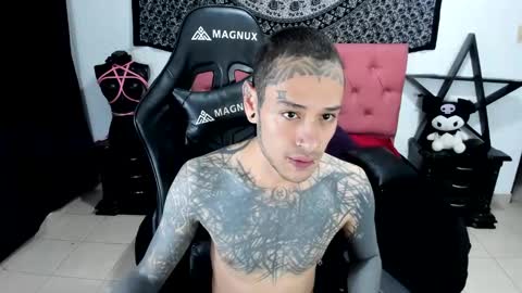 Snapshot of ink_u_buzz chatting on January 1, 1:58 am Dani online show from January 1, 1:58 am