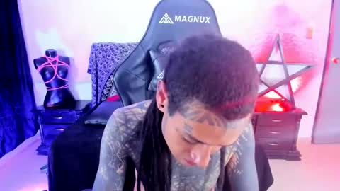 Snapshot of ink_u_buzz chatting on January 26, 10:35 pm Dani online show from January 26, 10:35 pm