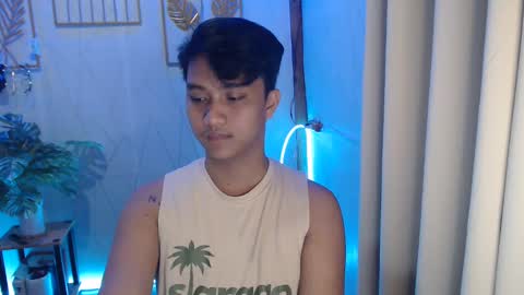 Snapshot of innocent_neil143 chatting on December 15, 4:40 am Neil online show from December 15, 4:40 am