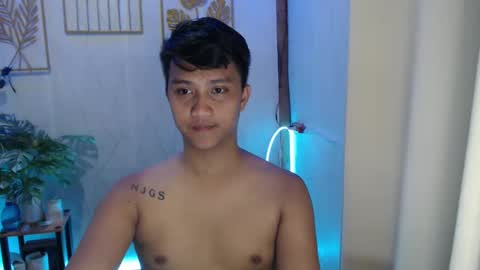 Snapshot of innocent_neil143 chatting on January 19, 10:17 am Neil online show from January 19, 10:17 am