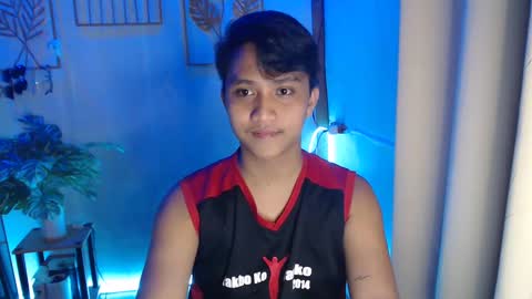 Snapshot of innocent_neil143 chatting on December 16, 10:29 am Neil online show from December 16, 10:29 am