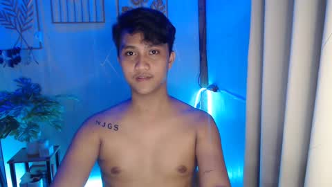 Snapshot of innocent_neil143 chatting on December 19, 9:18 am Neil online show from December 19, 9:18 am