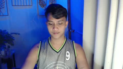 Snapshot of innocent_neil143 chatting on February 5, 7:18 am Neil online show from February 5, 7:18 am
