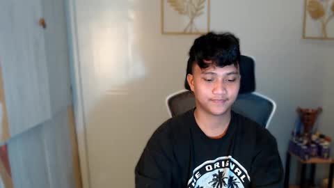 Snapshot of innocent_neil143 chatting on October 21, 9:17 pm Neil online show from October 21, 9:17 pm