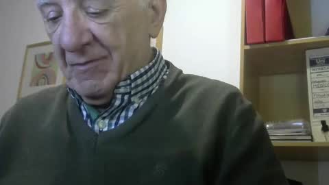 Snapshot of investigator310 chatting on December 21, 11:02 pm investigator310 online show from December 21, 11:02 pm