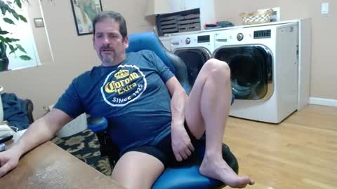 Snapshot of islandguy70 chatting on January 5, 9:47 pm Jim online show from January 5, 9:47 pm