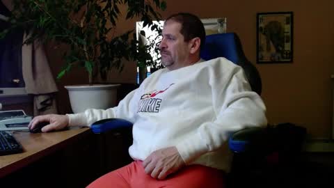 Snapshot of islandguy70 chatting on February 1, 7:05 am Jim online show from February 1, 7:05 am