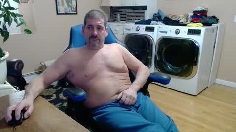 Snapshot of islandguy70 chatting on February 4, 9:28 am Jim online show from February 4, 9:28 am