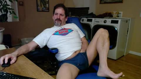 Snapshot of islandguy70 chatting on January 19, 5:26 am Jim online show from January 19, 5:26 am