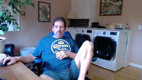 Snapshot of islandguy70 chatting on January 4, 1:21 pm Jim online show from January 4, 1:21 pm
