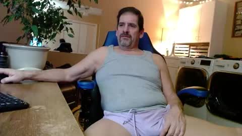 Snapshot of islandguy70 chatting on December 31, 9:31 am Jim online show from December 31, 9:31 am