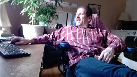 Snapshot of islandguy70 chatting on January 3, 8:32 pm Jim online show from January 3, 8:32 pm