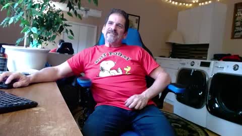 Snapshot of islandguy70 chatting on December 30, 9:19 pm Jim online show from December 30, 9:19 pm