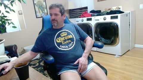 Snapshot of islandguy70 chatting on January 10, 10:17 am Jim online show from January 10, 10:17 am