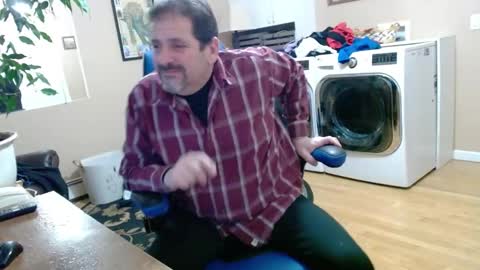 Snapshot of islandguy70 chatting on January 8, 3:08 am Jim online show from January 8, 3:08 am