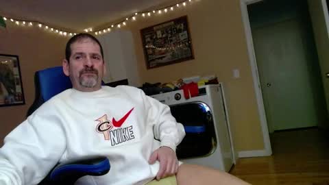 Snapshot of islandguy70 chatting on February 11, 10:04 am Jim online show from February 11, 10:04 am
