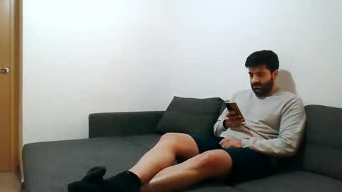 italianboybcn online show from January 3, 9:15 am