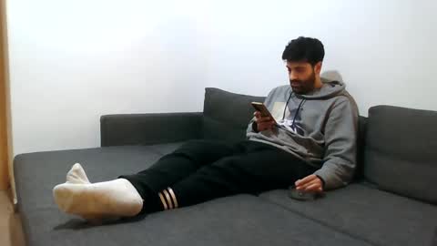 italianboybcn online show from December 30, 10:34 pm