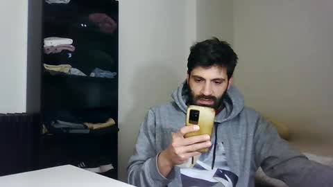 italianboybcn online show from December 9, 8:22 am