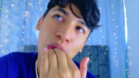 ithan_kingtwin online show from May 14, 8:18 pm