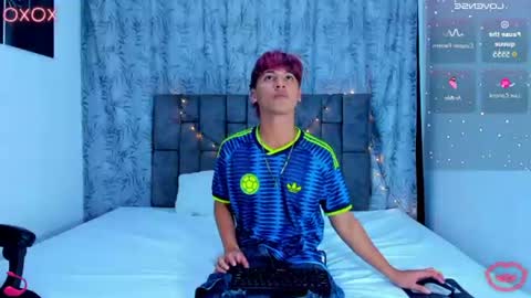 ithan_kingtwin online show from July 7, 8:12 pm