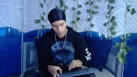 itszairen online show from March 16, 5:44 am