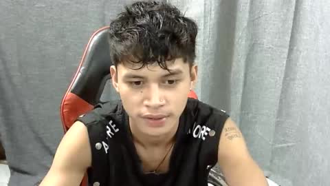 itzme_john online show from April 5, 7:43 pm