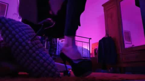 yves online show from November 23, 5:07 am