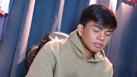 iya143 online show from December 15, 8:55 am