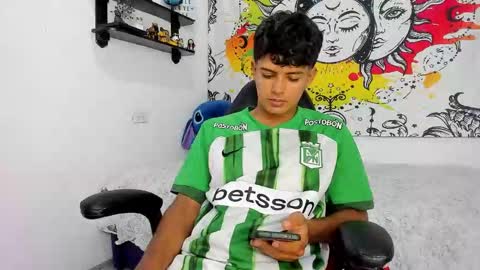 Snapshot of izan_jensen chatting on September 14, 2:41 pm Izan online show from September 14, 2:41 pm