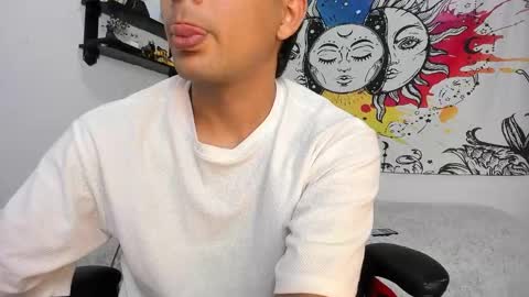 Snapshot of izan_jensen chatting on October 5, 6:45 pm Izan online show from October 5, 6:45 pm