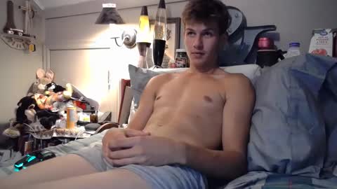 Snapshot of izzame2 chatting on September 22, 3:39 am Willis online show from September 22, 3:39 am