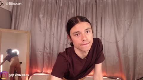 Hey im Jaxxxon check my info     online show from June 7, 1:51 pm