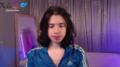 Hey im Jaxxxon check my info     online show from April 9, 12:11 pm