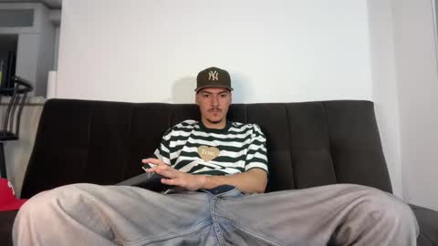 INDEPENDENT MODEL online show from November 3, 5:22 am