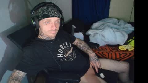 showingitoff online show from February 10, 5:23 am