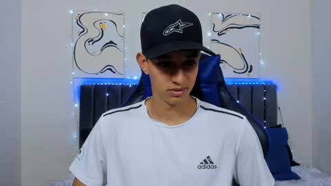 Snapshot of jake_shadow14 chatting on December 12, 8:32 pm Hi guys im new 3 online show from December 12, 8:32 pm