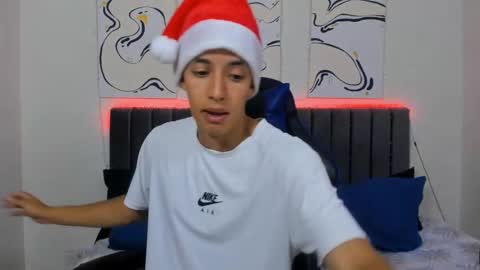 Snapshot of jake_shadow14 chatting on December 16, 7:10 pm Hi guys im new 3 online show from December 16, 7:10 pm