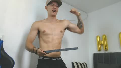 Hi guys im new 3 online show from May 27, 7:22 pm